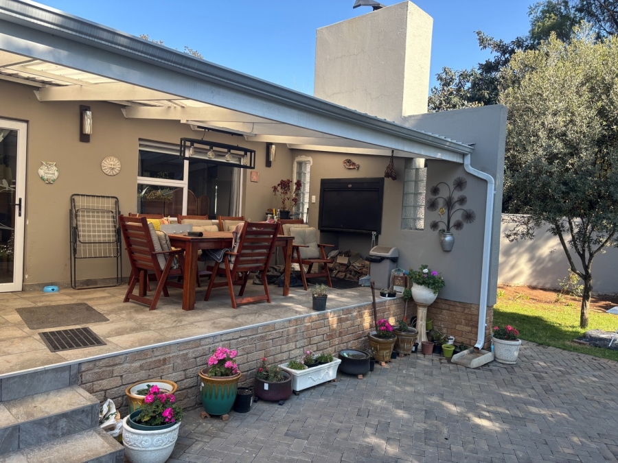 To Let 4 Bedroom Property for Rent in Glen Marais Gauteng