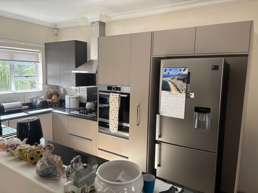 To Let 4 Bedroom Property for Rent in Glen Marais Gauteng