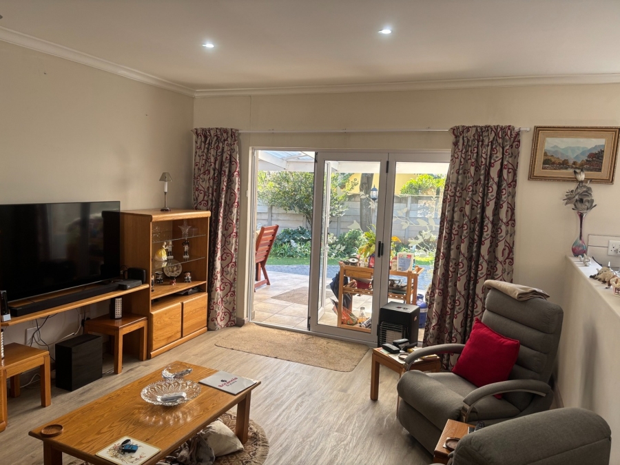 To Let 4 Bedroom Property for Rent in Glen Marais Gauteng