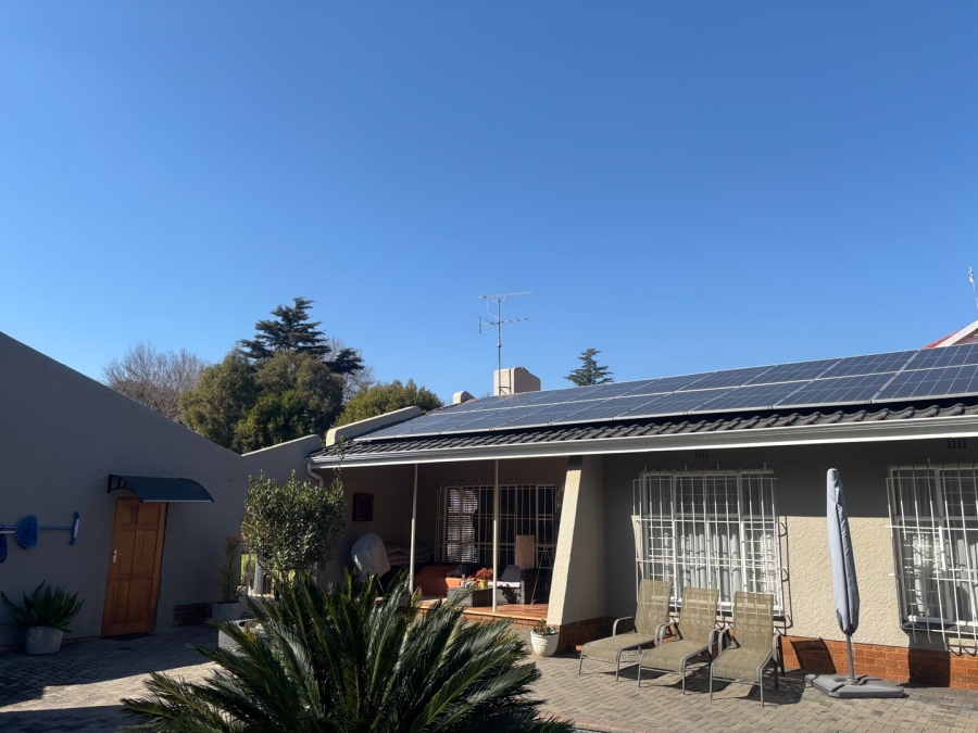 To Let 4 Bedroom Property for Rent in Glen Marais Gauteng