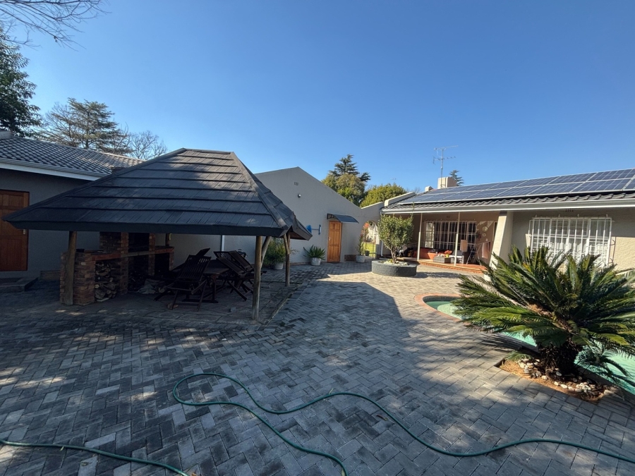 To Let 4 Bedroom Property for Rent in Glen Marais Gauteng