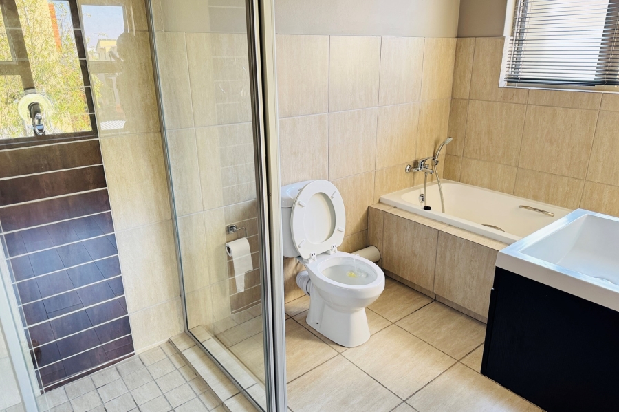 To Let 3 Bedroom Property for Rent in Noordwyk Gauteng