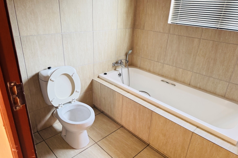 To Let 3 Bedroom Property for Rent in Noordwyk Gauteng
