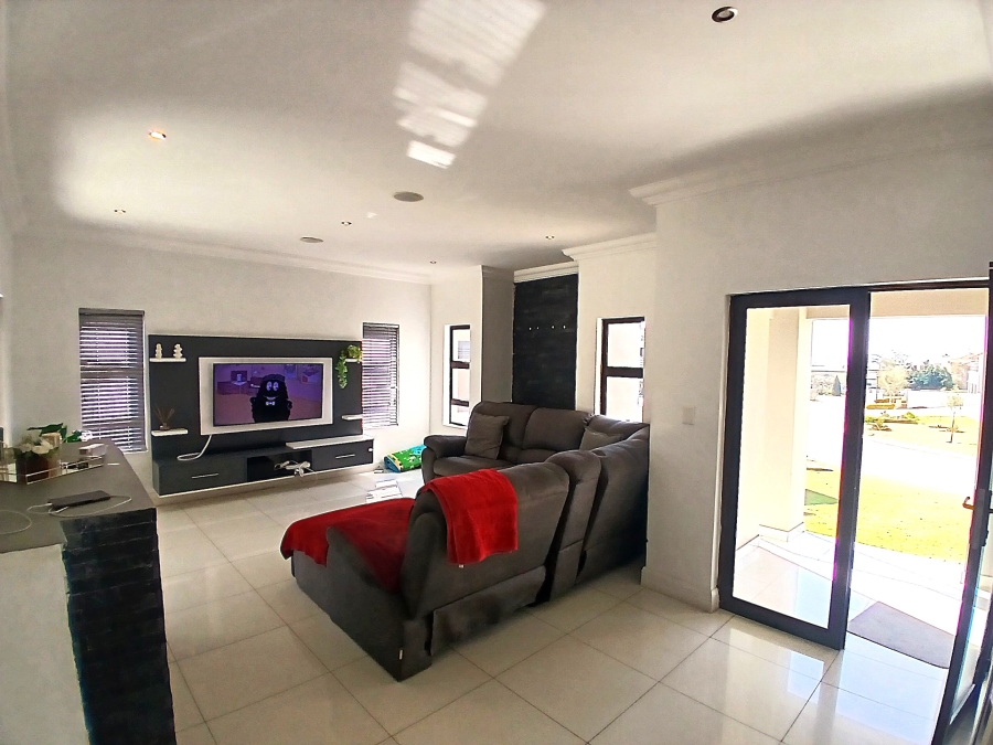 3 Bedroom Property for Sale in Blue Valley Golf Estate Gauteng