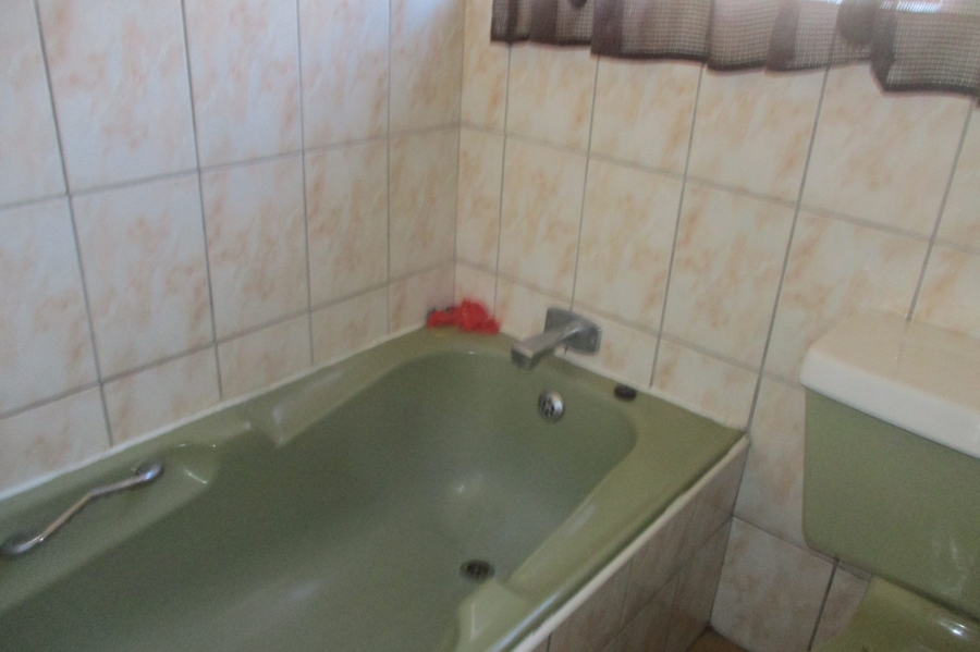 To Let 3 Bedroom Property for Rent in Birch Acres Gauteng