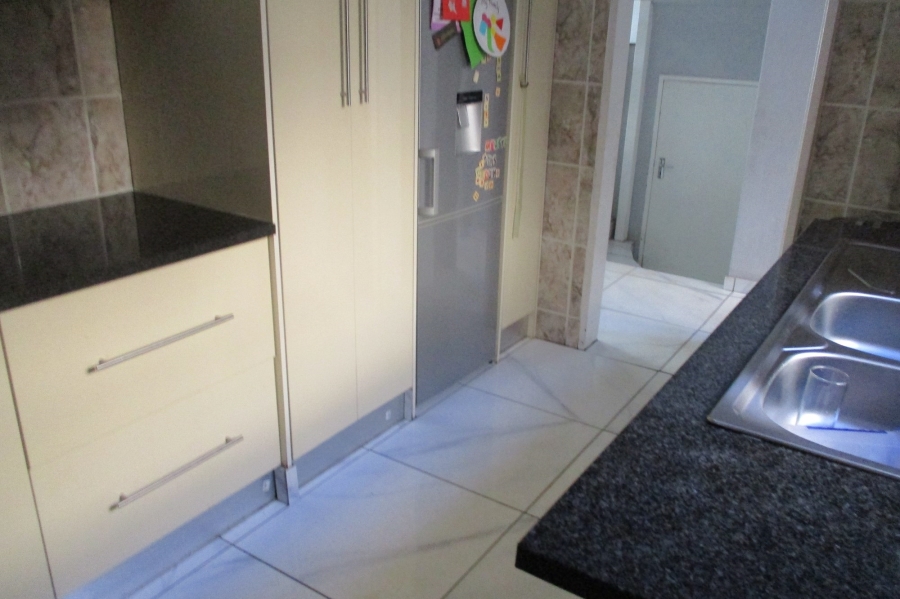 To Let 3 Bedroom Property for Rent in Birch Acres Gauteng