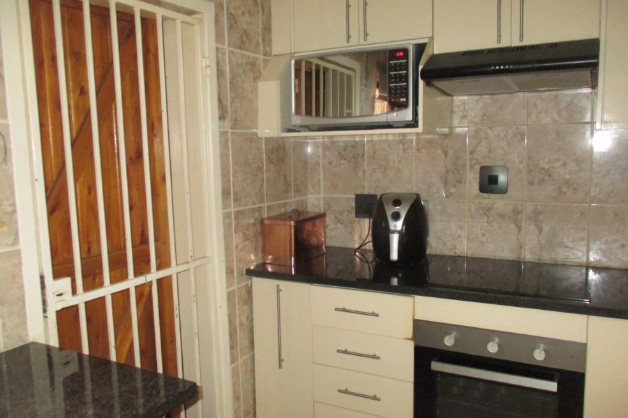 To Let 3 Bedroom Property for Rent in Birch Acres Gauteng