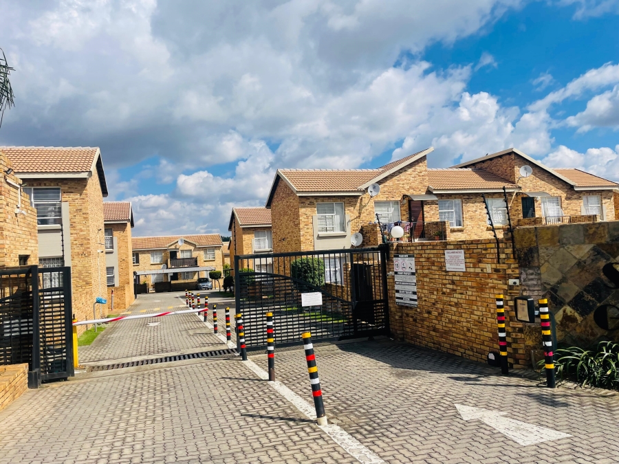 To Let 2 Bedroom Property for Rent in Honeydew Gauteng