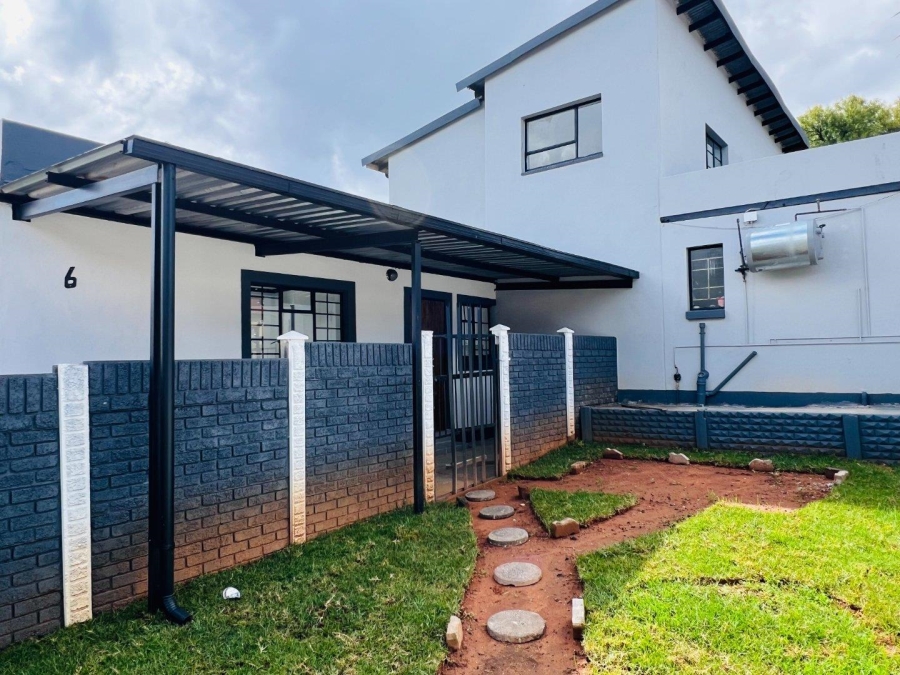 To Let 1 Bedroom Property for Rent in Florida Gauteng