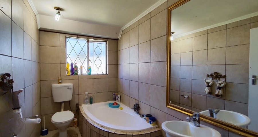 3 Bedroom Property for Sale in Crystal Park Gauteng