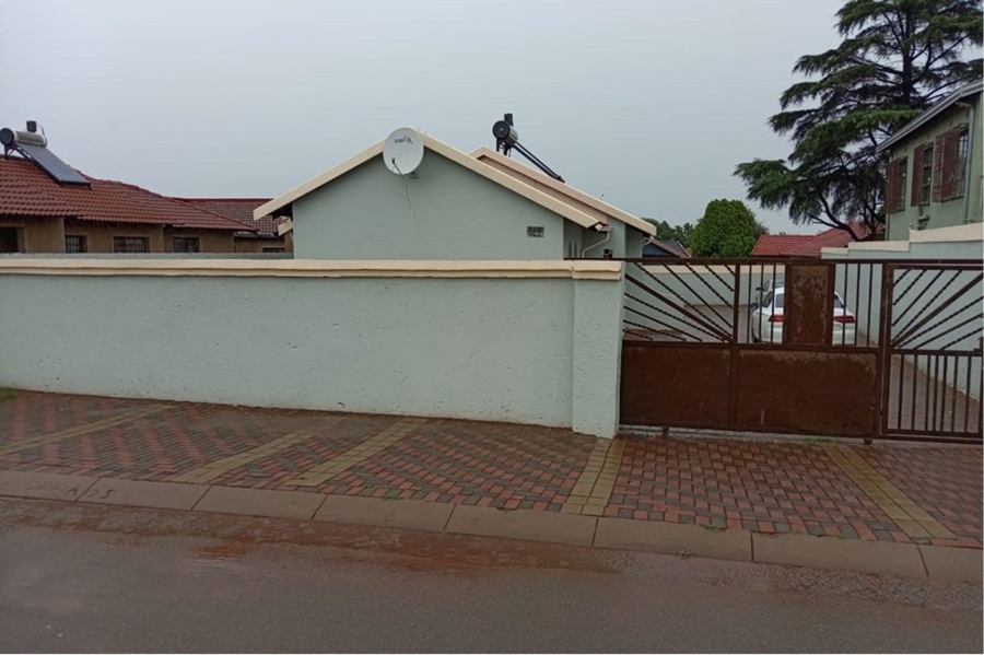 3 Bedroom Property for Sale in Protea North Gauteng