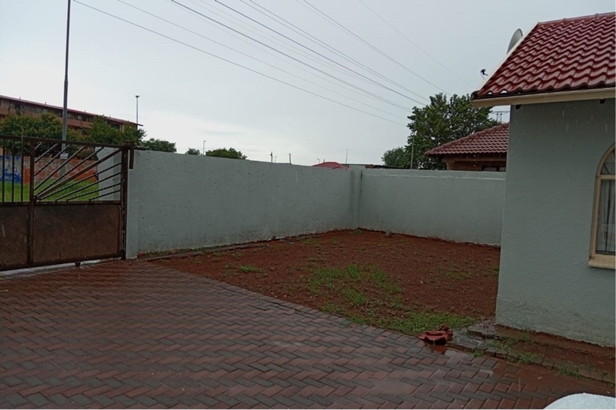3 Bedroom Property for Sale in Protea North Gauteng
