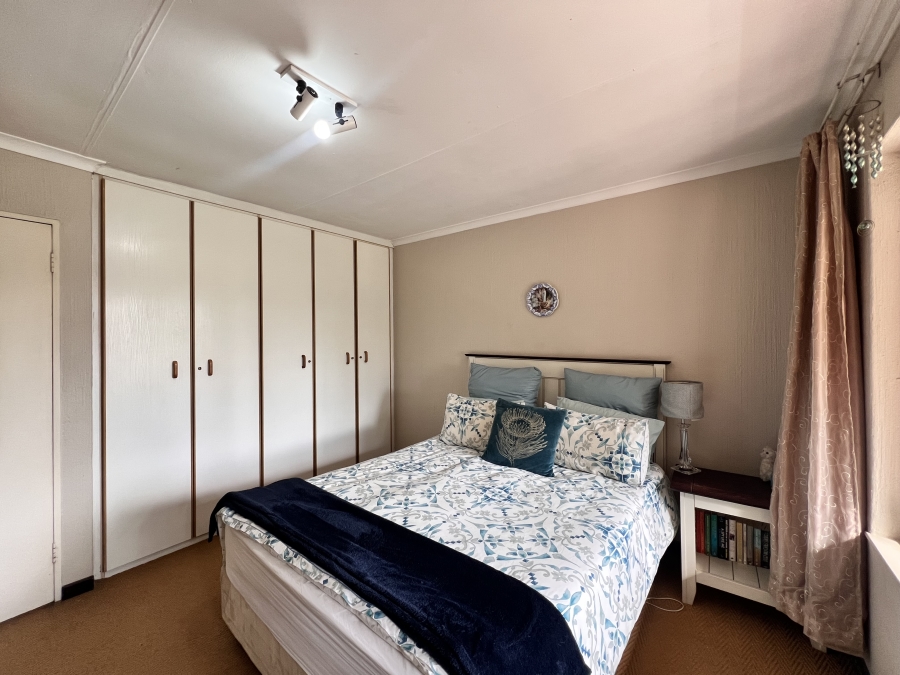 2 Bedroom Property for Sale in Sunninghill Gauteng
