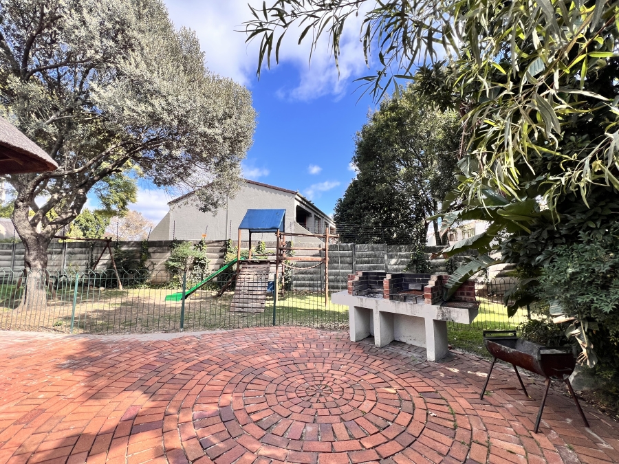 2 Bedroom Property for Sale in Sunninghill Gauteng