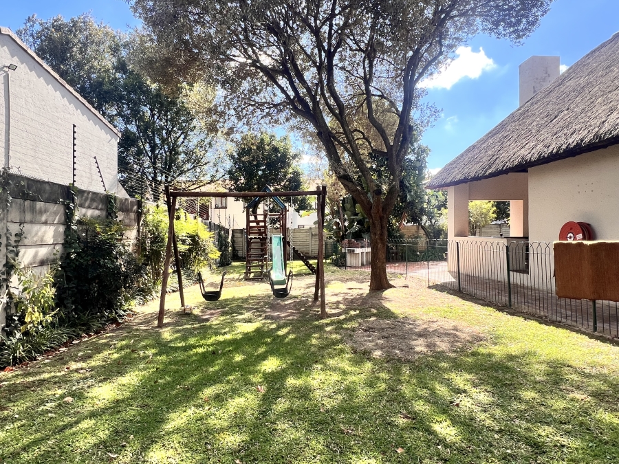 2 Bedroom Property for Sale in Sunninghill Gauteng