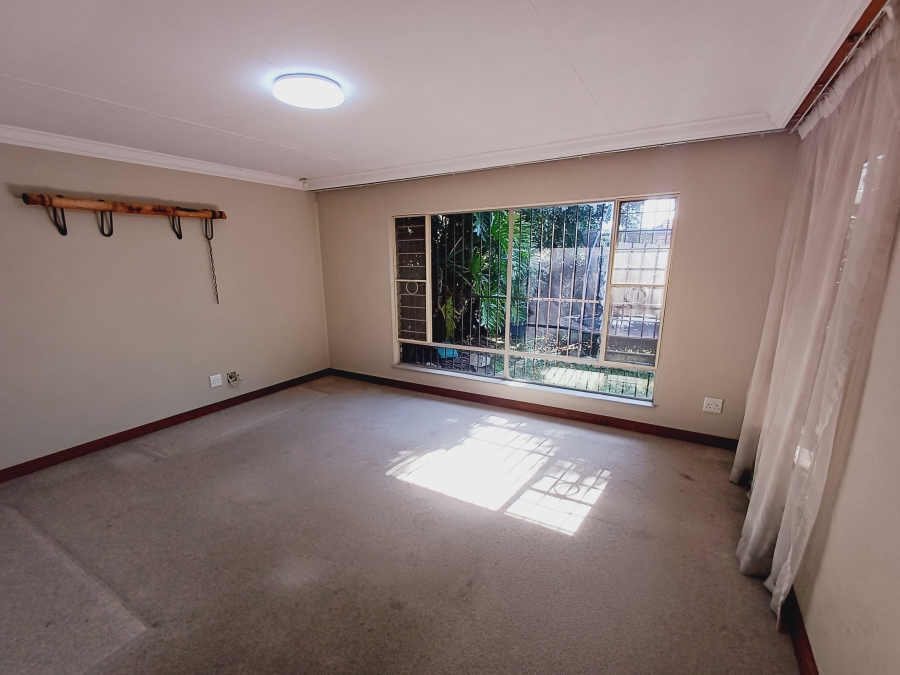 3 Bedroom Property for Sale in Faerie Glen Gauteng