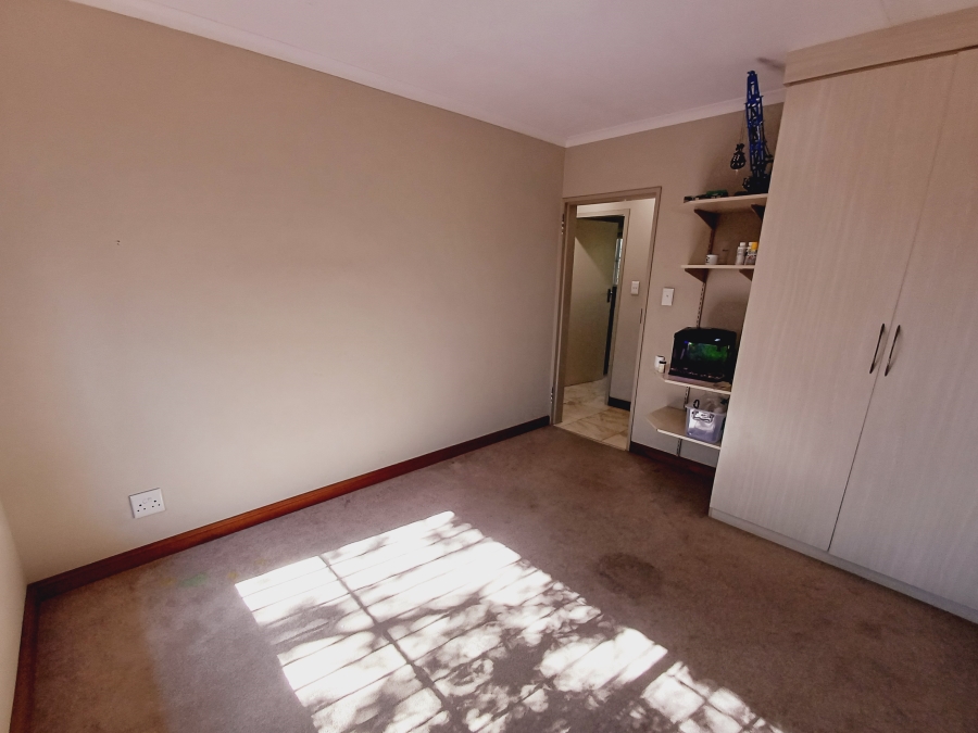 3 Bedroom Property for Sale in Faerie Glen Gauteng