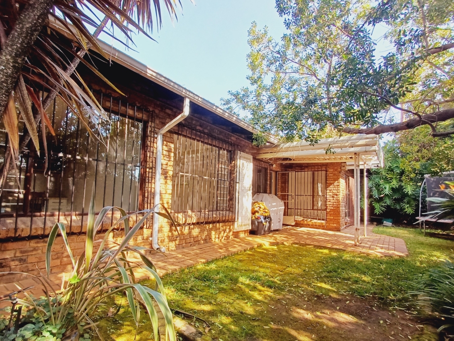3 Bedroom Property for Sale in Faerie Glen Gauteng