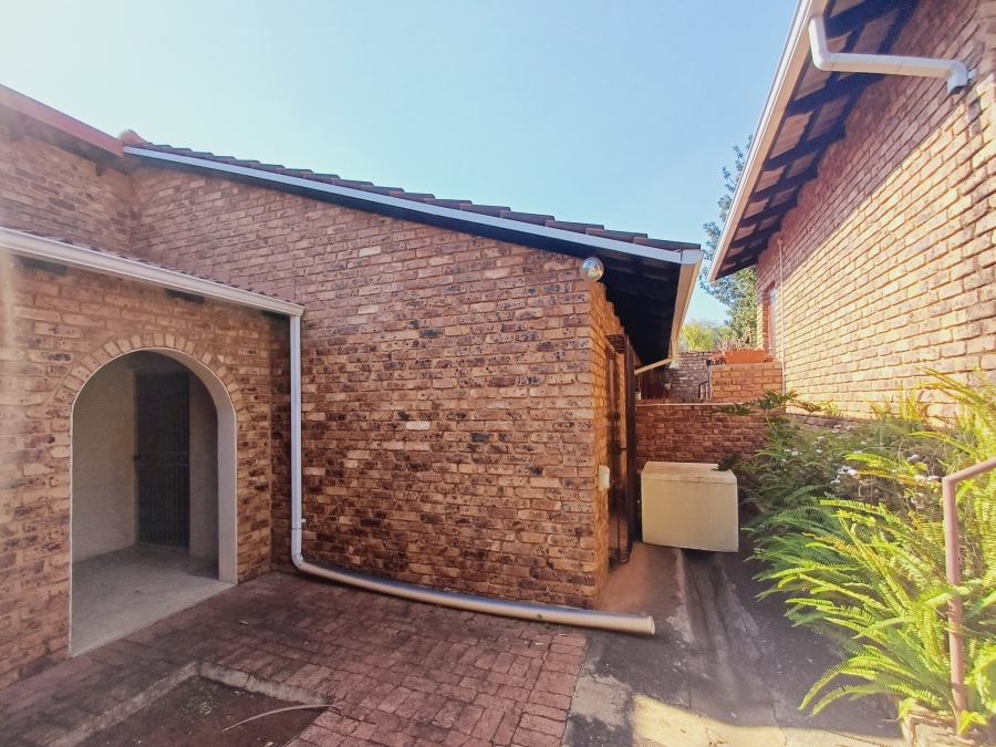 3 Bedroom Property for Sale in Faerie Glen Gauteng