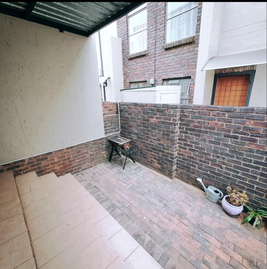 To Let 2 Bedroom Property for Rent in Noordheuwel Gauteng