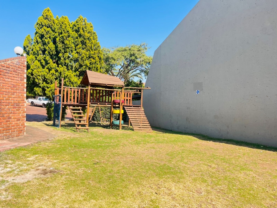 To Let 2 Bedroom Property for Rent in Sunninghill Gauteng