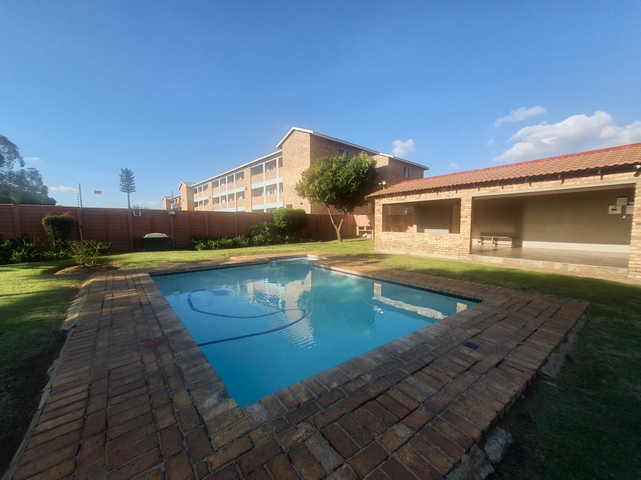 2 Bedroom Property for Sale in Groblerpark Gauteng