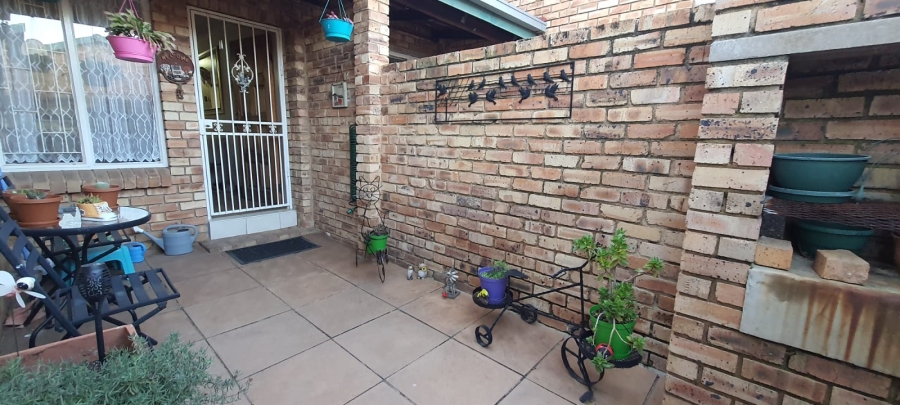 2 Bedroom Property for Sale in Groblerpark Gauteng