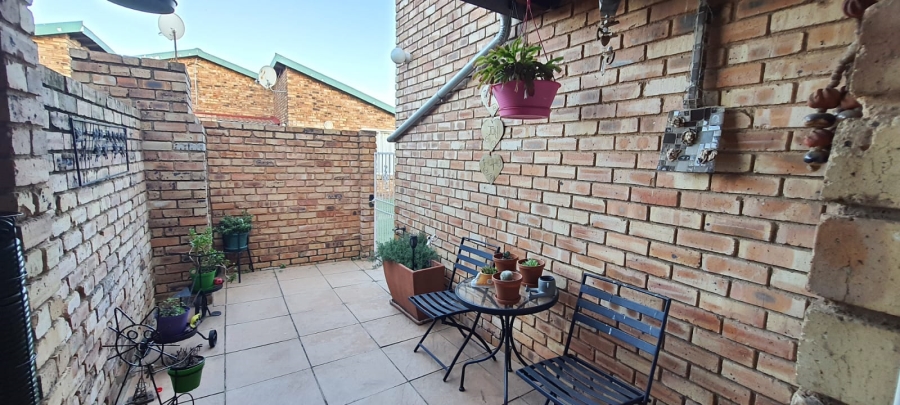 2 Bedroom Property for Sale in Groblerpark Gauteng