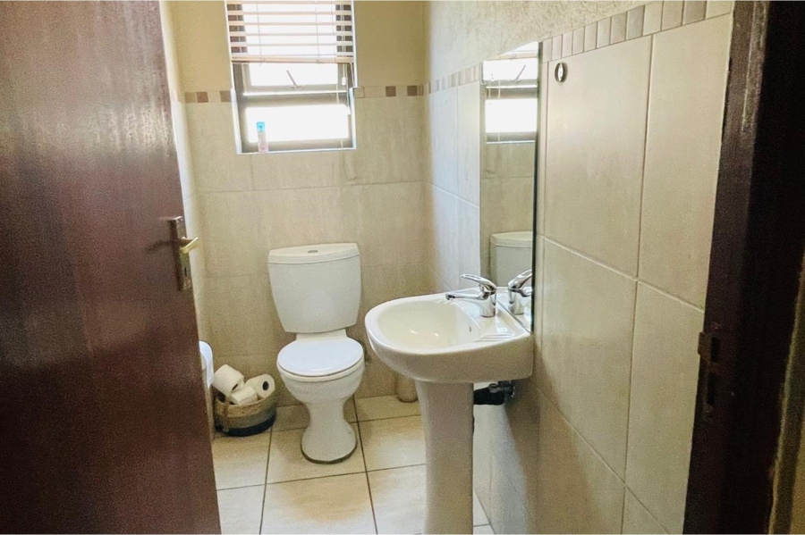 4 Bedroom Property for Sale in Noordwyk Gauteng