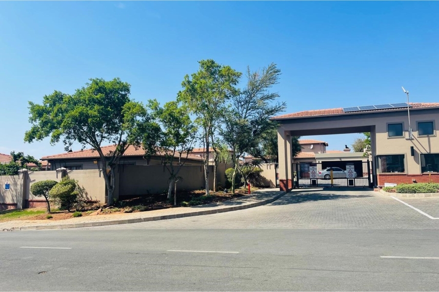 4 Bedroom Property for Sale in Noordwyk Gauteng