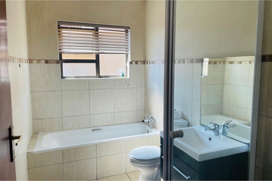 4 Bedroom Property for Sale in Noordwyk Gauteng