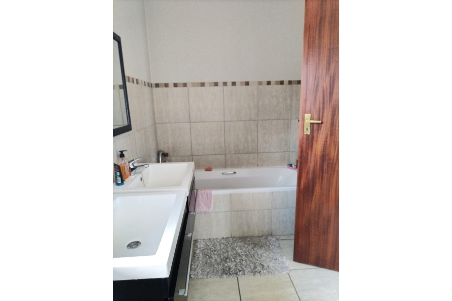 4 Bedroom Property for Sale in Noordwyk Gauteng