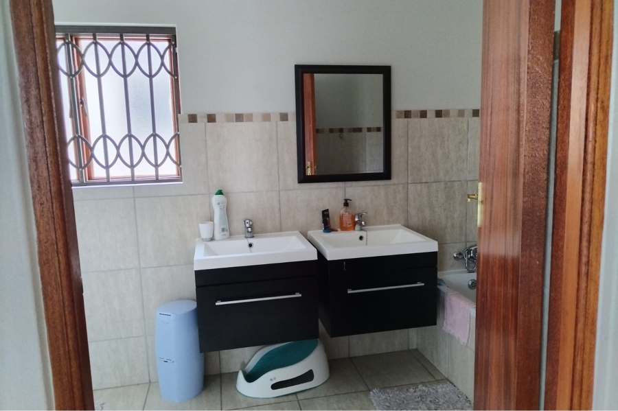 4 Bedroom Property for Sale in Noordwyk Gauteng