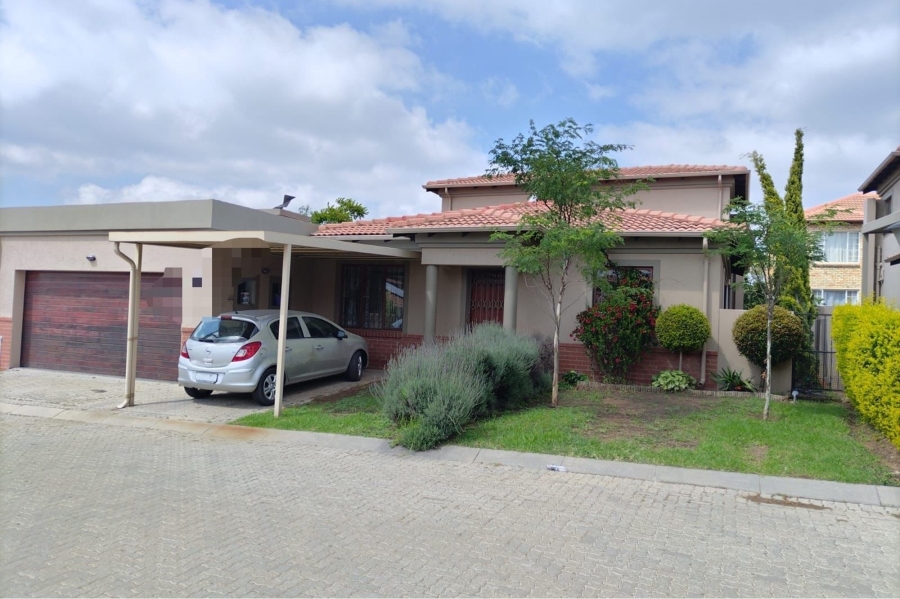 4 Bedroom Property for Sale in Noordwyk Gauteng
