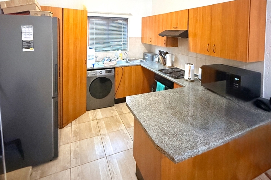 To Let 2 Bedroom Property for Rent in Paulshof Gauteng