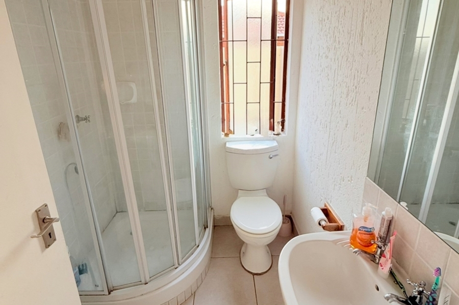 To Let 2 Bedroom Property for Rent in Paulshof Gauteng