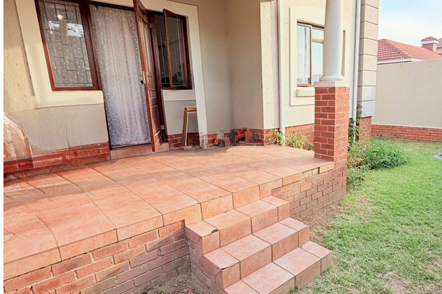 To Let 2 Bedroom Property for Rent in Paulshof Gauteng