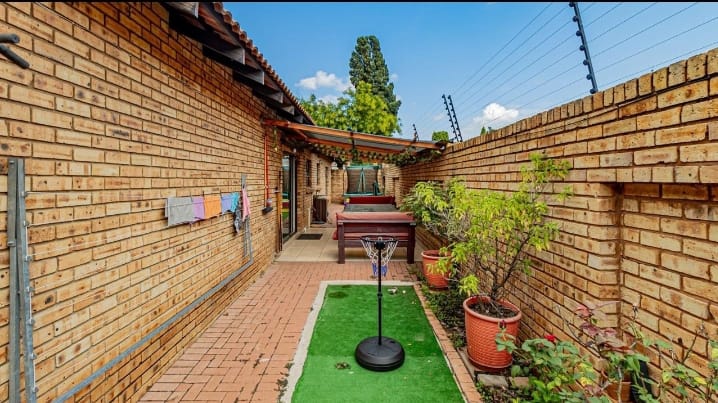 3 Bedroom Property for Sale in New Redruth Gauteng