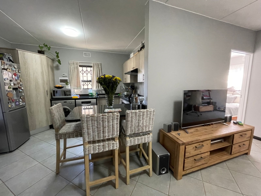 To Let 2 Bedroom Property for Rent in Norton Home Estate AH Gauteng