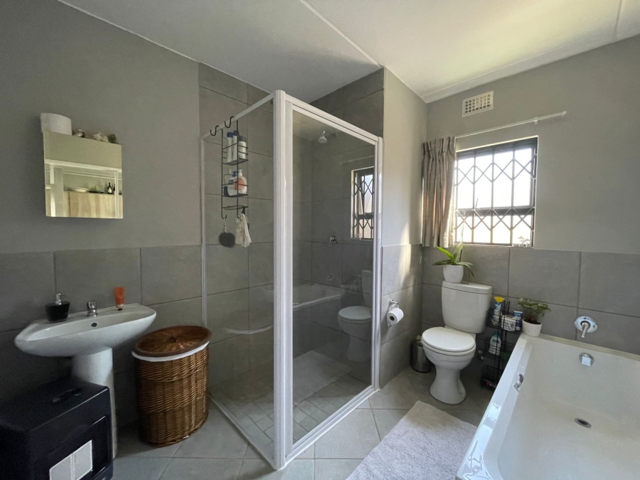 To Let 2 Bedroom Property for Rent in Norton Home Estate AH Gauteng