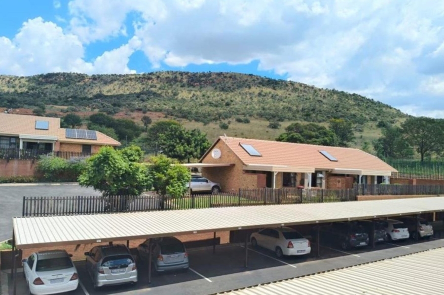 2 Bedroom Property for Sale in Featherbrooke Hills Retirement Gauteng