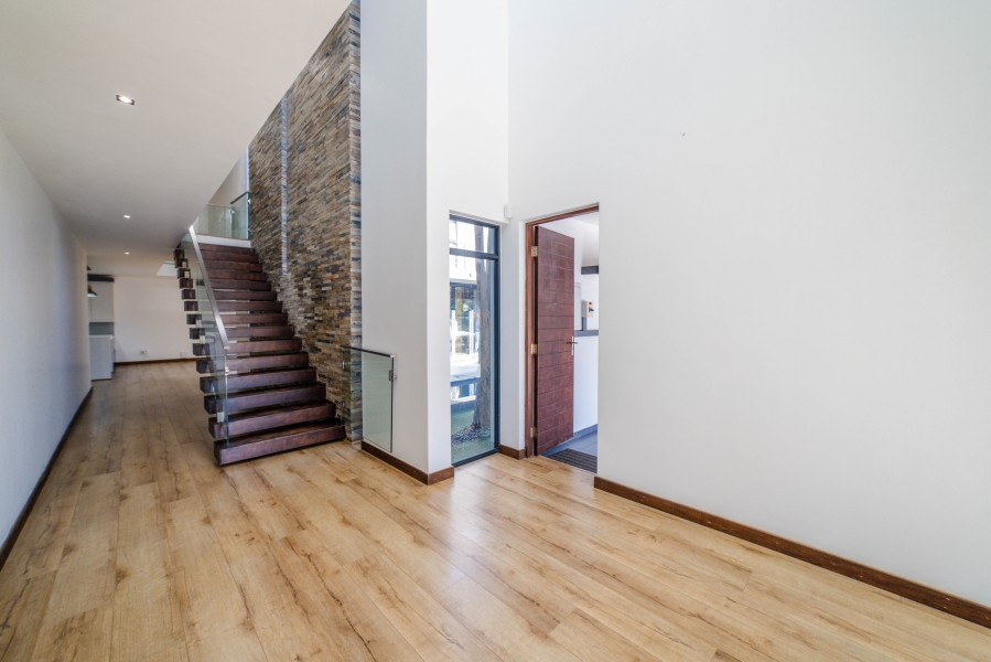 5 Bedroom Property for Sale in Glen Eagle Estate Gauteng
