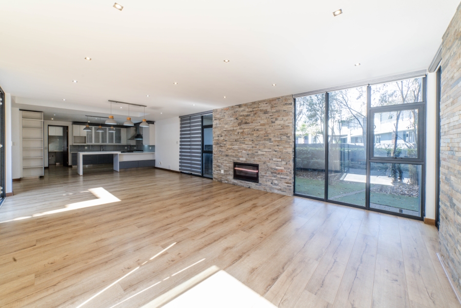5 Bedroom Property for Sale in Glen Eagle Estate Gauteng