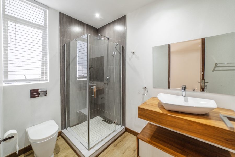 5 Bedroom Property for Sale in Glen Eagle Estate Gauteng