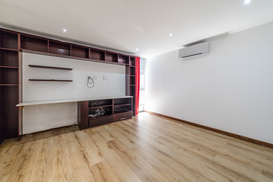 5 Bedroom Property for Sale in Glen Eagle Estate Gauteng