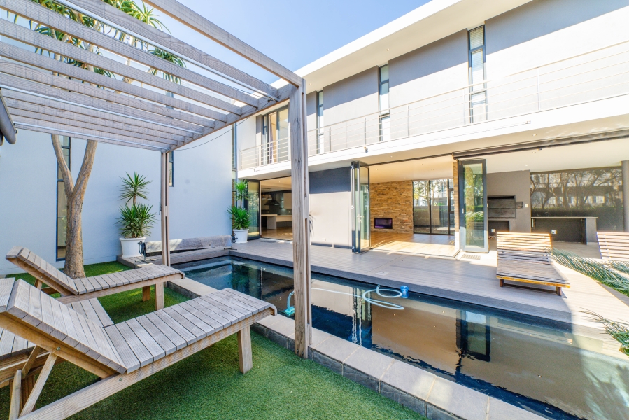 5 Bedroom Property for Sale in Glen Eagle Estate Gauteng