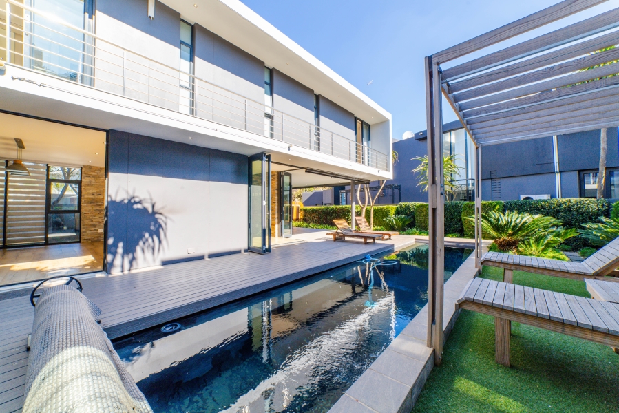 5 Bedroom Property for Sale in Glen Eagle Estate Gauteng