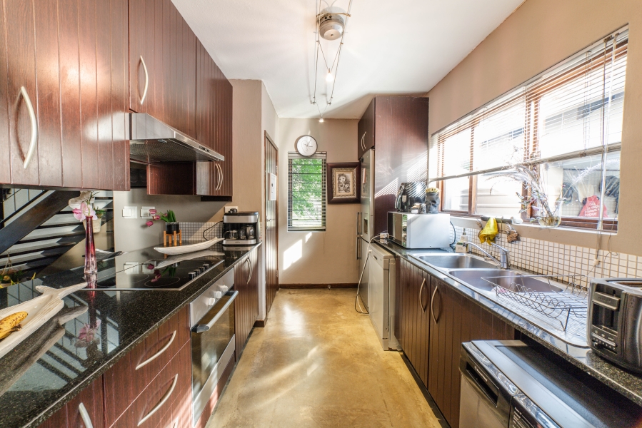 To Let 2 Bedroom Property for Rent in Fourways Gauteng