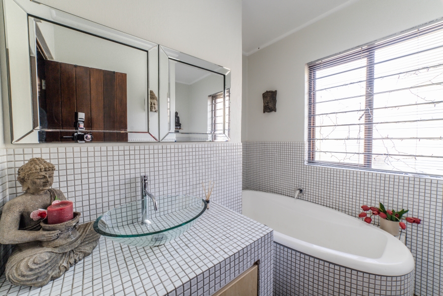 To Let 2 Bedroom Property for Rent in Fourways Gauteng