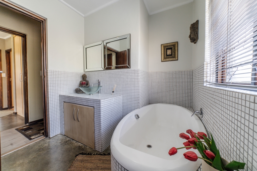 To Let 2 Bedroom Property for Rent in Fourways Gauteng